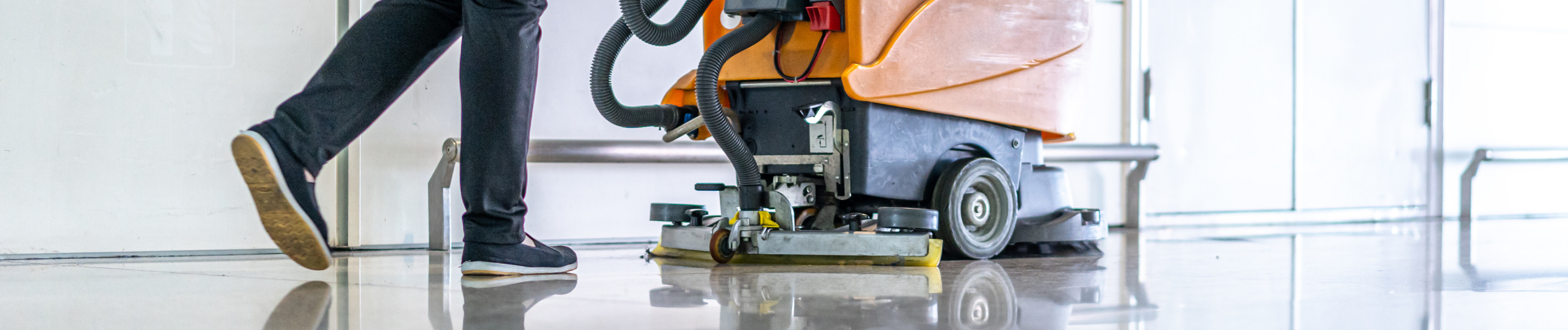 Bodenpflege/Bodenreiniger/Reinigung/Pflegemittel